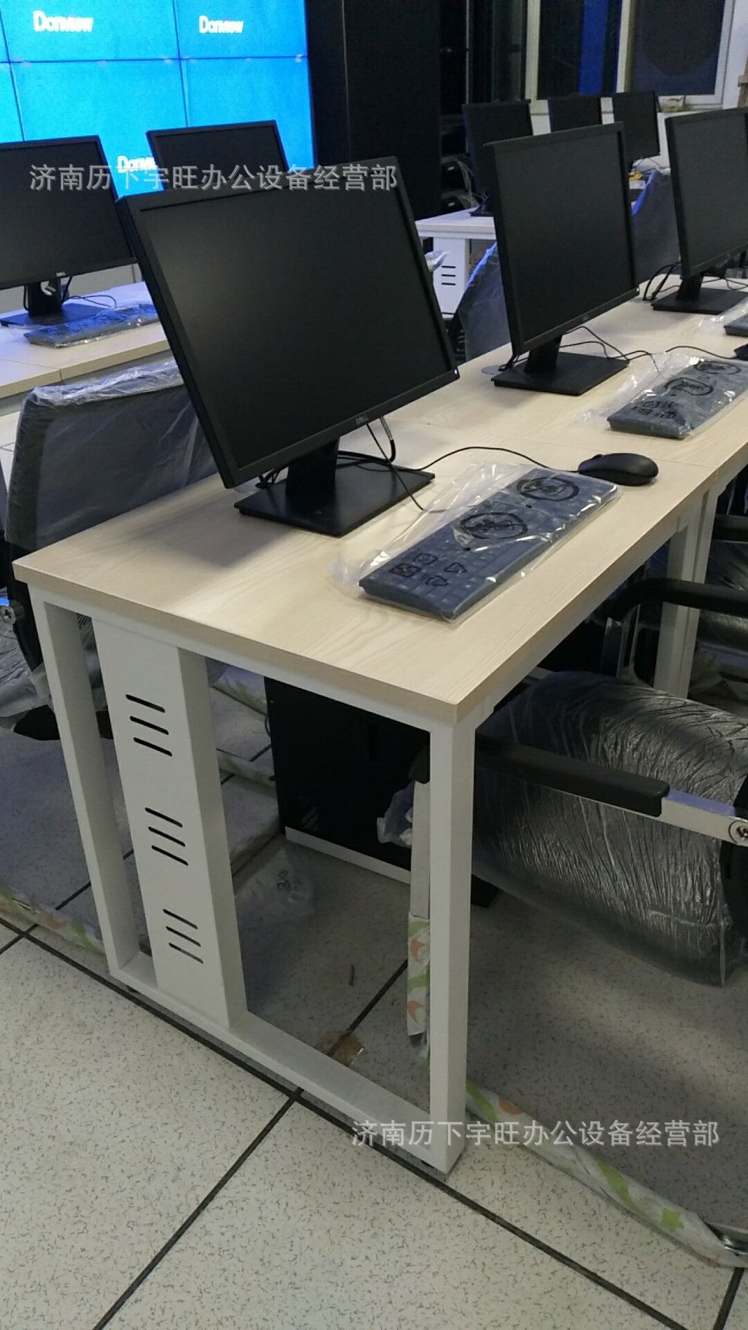 打造高效學習空間 微機室學生電腦桌的選擇與配置指南